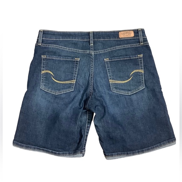 Women’s Levi’s 10 Medium 30 Denim Bermuda Shorts Jeans Navy Blue Rolled Hem NWOT - Picture 4 of 10